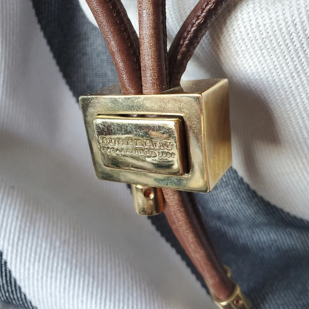 Burberry Large Tote - Picture 2 of 9